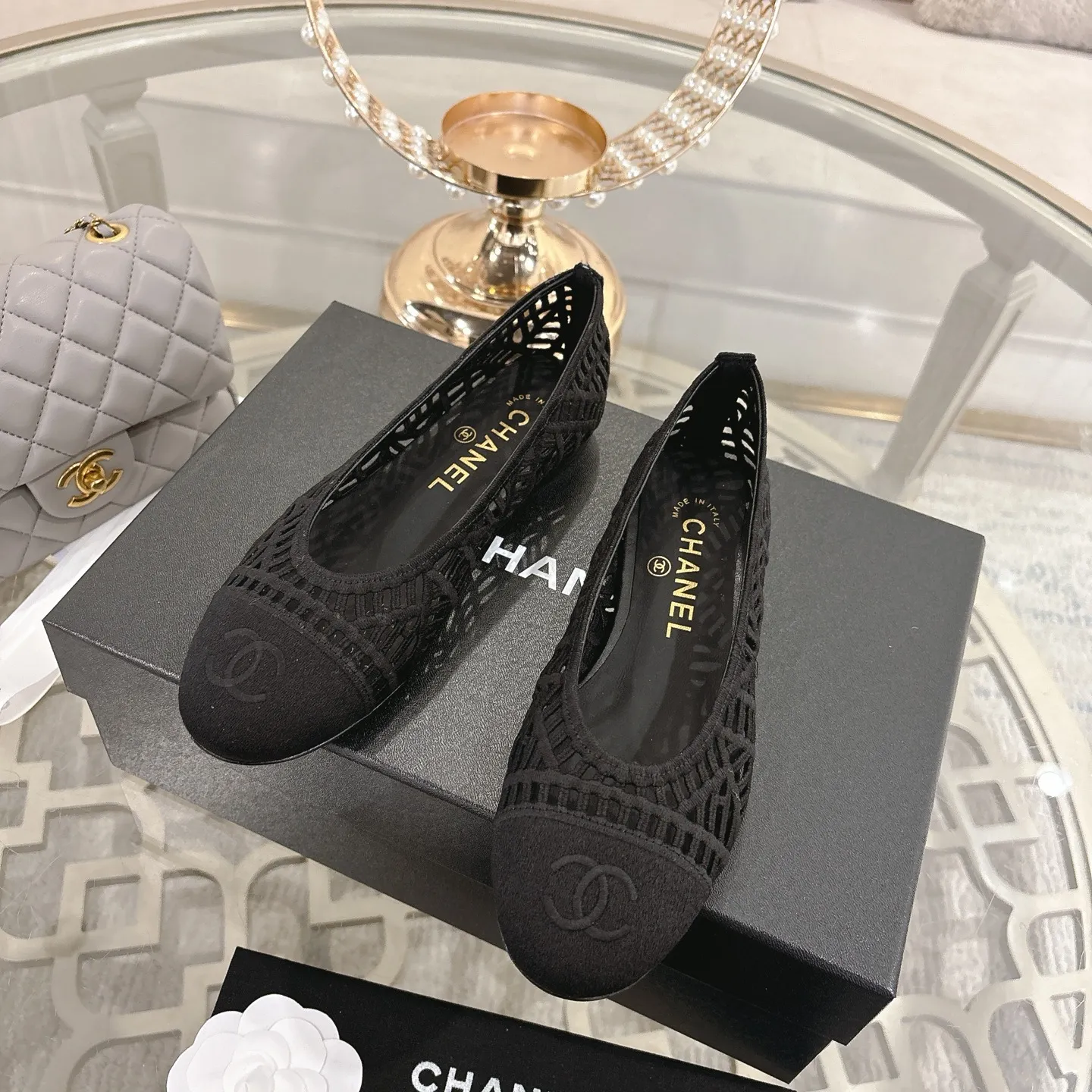 👟👟Ex-factory price 520👟👟 Chanel 25SS finally comes out with woven ballet shoes‼ ️ Shoes worthy of their own article, I have to say that they are finally waiting for you! So elegant and chill. Wear it in the summer to enjoy the breeze and walk on the street. Round square toe design. Cute and cute~ The appearance is super online. When you wear it, you will feel like a wealthy daughter. I thought it was good-looking. Only when I put it on my feet do I know how easy it is to wear~ Upper: Exclusive custom-made mesh (comfortable and breathable) Foot pad: Sheepskin Outsole: Genuine leather sole imported from Italy Size: 35-39 (customized at 40.41.42)